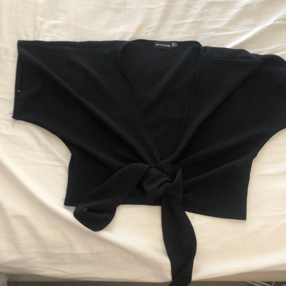 Black cropped Pretty Little Thing top